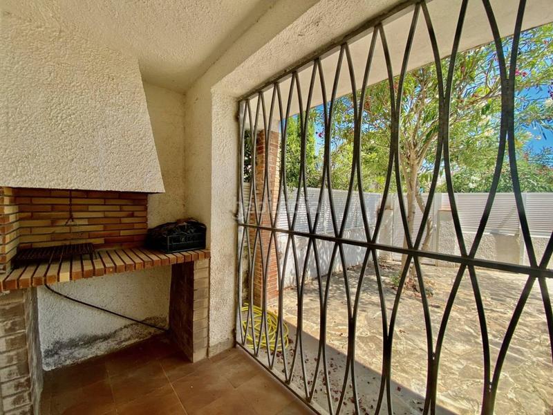 Foto 98b49fb3-816b-465d-910a-089d46691cd8. Casa adosada adosado en primera línea de mar en Passeig Marítim Miami Platja