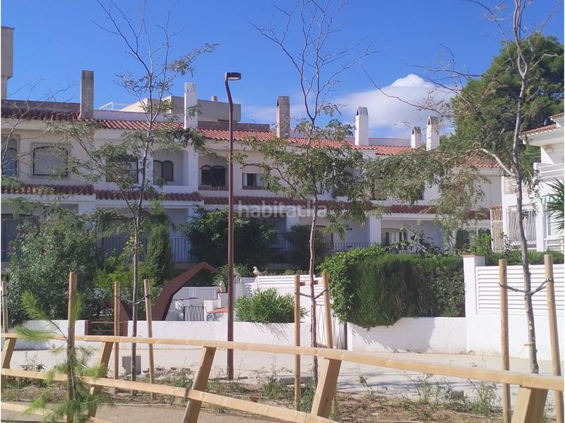Foto 99ca652f-b92a-44fe-b1d8-ff692680f00e. Casa adosada adosado en primera línea de mar en Passeig Marítim Miami Platja