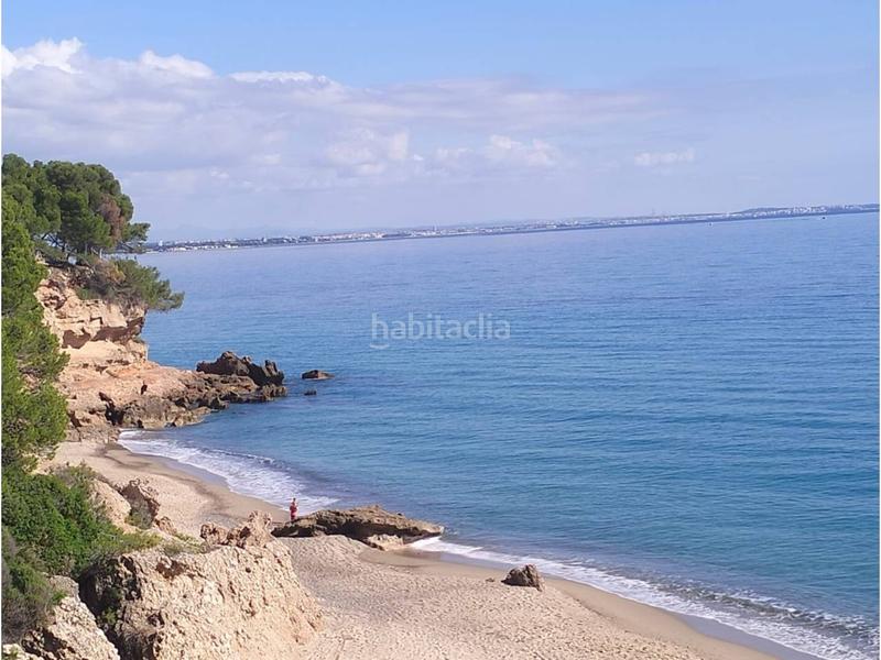 Foto a08be428-5f69-4cb0-a685-1f0673d6cd93. Casa adosada adosado en primera línea de mar en Passeig Marítim Miami Platja