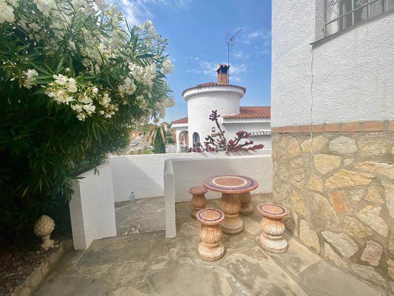 Foto e6512223-9e67-4c99-a73f-6c41327d95cc. Chalet con parcheggio in Platja de Mont-roig Mont-roig del Camp