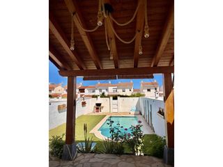 Semi detached house  Calle deessa �sis. Isis