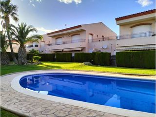House in Avenida doctor gil vernet 44. Trebol