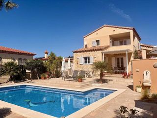 Chalet in Platja de Mont-roig. Chalet en la urbanizaci�n masos den blade