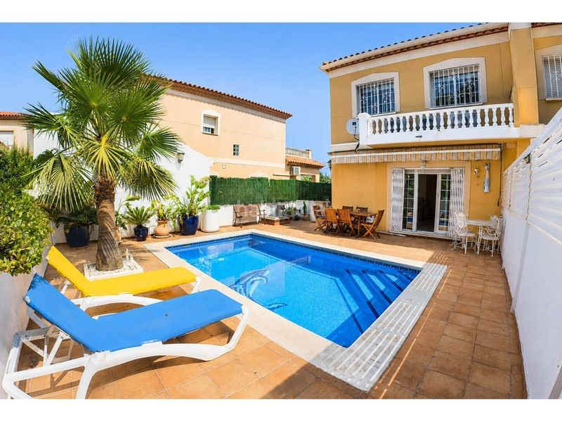 Foto d19c0c65-fc56-44bc-a858-e31ac5f1e4b1. Doppelhaus mit heizung parking pool in Passeig Marítim Miami Platja