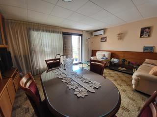 Pis a Calella. 4 dormitorios 2 baños 2 balcones ascensor y al lado del mar!!!!