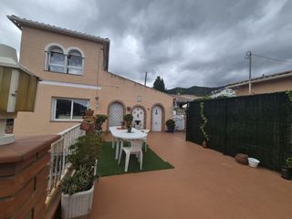 Haus in Calella. Fabulosas vistas!!!  435 m2 construidos, piscina, jardín. todo a