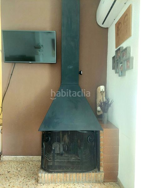 Foto b91abb29-790d-45a2-8b36-ed61258a5e78. Pis amb xemeneia calefacció a Calella
