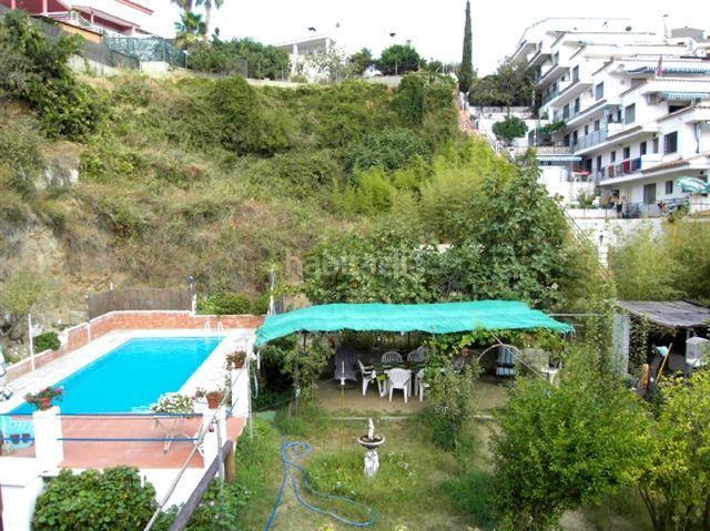 Foto f2f1e1fc-ca70-4605-95b2-28230603990f. Casa amb xemeneia a Can Moré - Santa Anna - Can Feliu de Merola Pineda de Mar