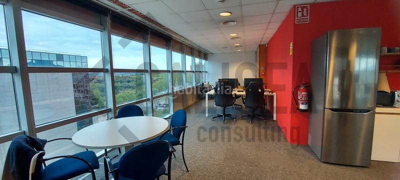 Foto 47c0a0b2-53c5-401d-82e0-c677452f441a. Oficina en avinguda de francesc macià 60 en rentabilidad en Sabadell