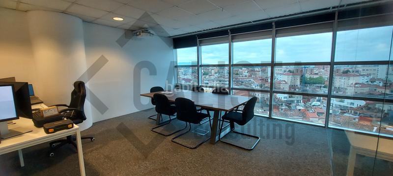 Foto f9ade10f-020b-4187-a34d-7145bbd299bf. Oficina en avinguda de francesc macià 60 en rentabilidad en Sabadell