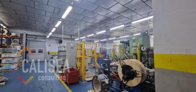 Foto f30a2d08-385d-4604-bfe5-38e70b8e61c3. Alquiler nave industrial en Gràcia Sabadell