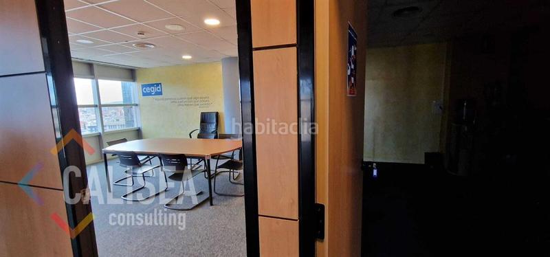 Foto 7a4ace59-cbc1-4ec7-89c7-a13e761ba136. Büro in Creu Alta Sabadell