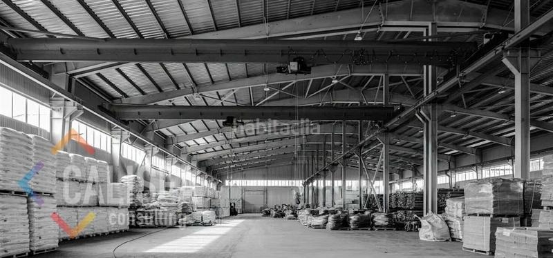 Foto d727681c-555e-4c71-9791-5292b2f13f68. Fabrikhalle in Bon Pastor Barcelona