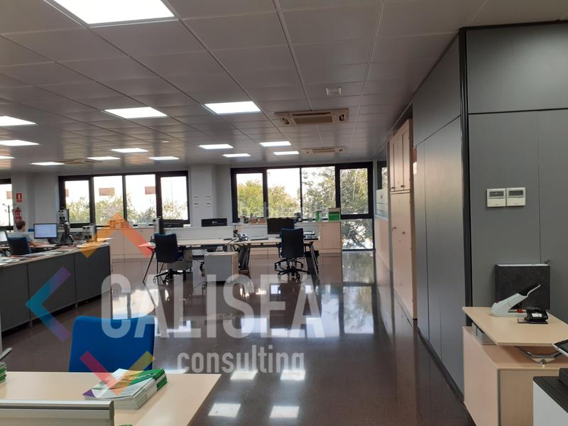 Foto 83c9240c-a5d0-4035-80c6-786b905deac9. Rent industrial building in carrer de la botànica 162 in Hospitalet de Llobregat (L´)