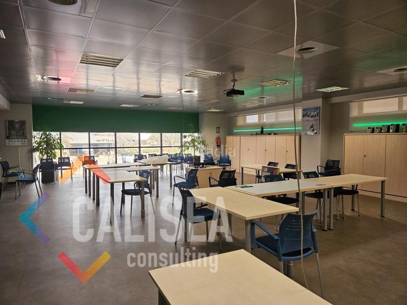 Foto 90d8dc5b-4d72-41b1-a21a-7e3e5e2209f2. Rent industrial building in carrer de la botànica 162 in Hospitalet de Llobregat (L´)