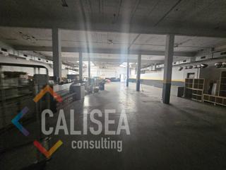 Alquiler Local Comercial en Carrer de miquel servet 35. De grandes dimensiones en el eixample