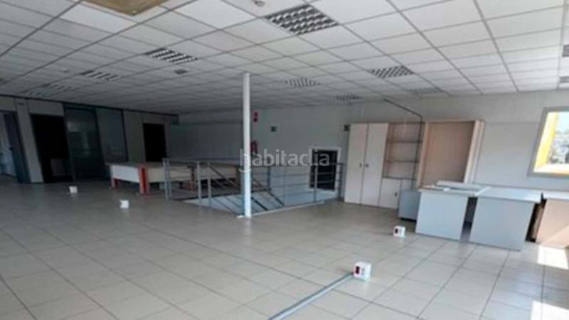 Foto b8ce8be6-141b-41db-bc4b-2c4b7c84459e. Alquiler nave industrial en carrer isaac newton 2 logistica aislada tipo c con 6 muelles en Roca del Vallès (La)