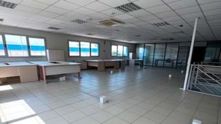 Rent Industrial building in Carrer isaac newton 2. Logistica aislada tipo c con 6 muelles