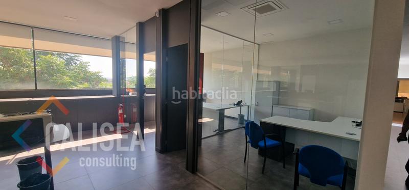 Foto 10739f47-d6dd-4621-bb73-61e3e81cc718. Alquiler nave industrial en carrer de cuba 1 comercial con gran imagen y visibilidad en Sabadell