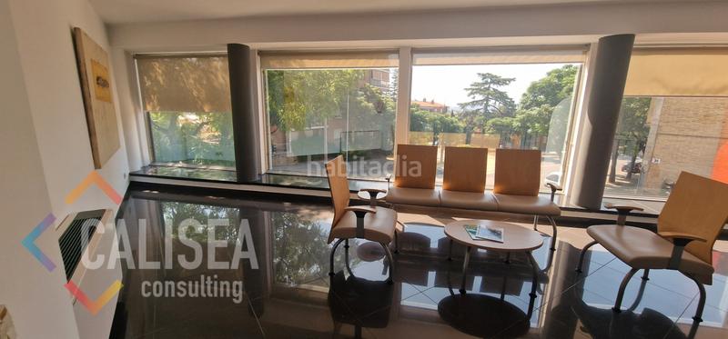 Foto 2330c45b-71c8-43c1-bf28-7c3bf5a6e329. Alquiler nave industrial en carrer de cuba 1 comercial con gran imagen y visibilidad en Sabadell