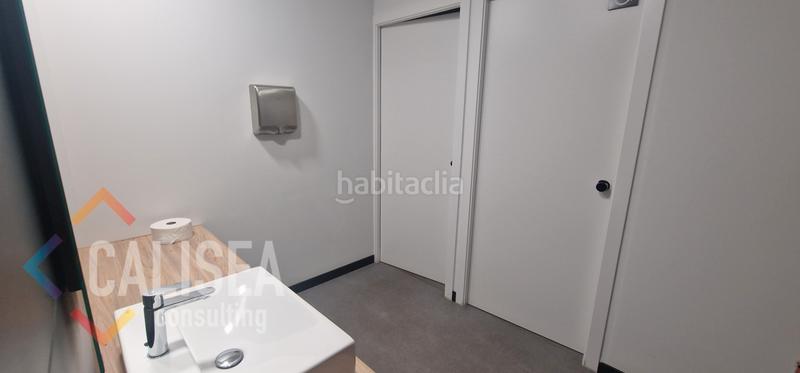 Foto 669b1be2-50b1-43fb-b509-9f2cd02c96b3. Alquiler nave industrial en carrer de cuba 1 comercial con gran imagen y visibilidad en Sabadell