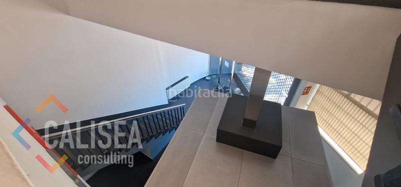 Foto 70e5161a-6ad9-4b50-a712-86fd653e2a8d. Alquiler nave industrial en carrer de cuba 1 comercial con gran imagen y visibilidad en Sabadell