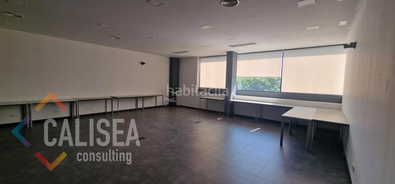 Foto daf8a4e5-7ab8-4a49-8354-399e1ee627dc. Alquiler nave industrial en carrer de cuba 1 comercial con gran imagen y visibilidad en Sabadell