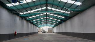 Location Bâtiment à usage industriel à Polinyà. Gran patio/ cubierta nueva