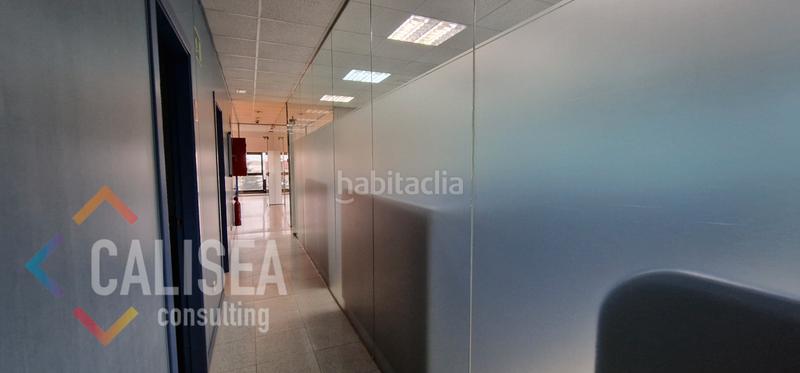 Foto 08844da8-6f4f-4b23-be1d-2c5a45cd6d4e. Alquiler oficina en carrer de renall 8 en Gràcia Sabadell