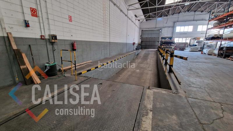 Foto 213328cc-b3b6-4a7d-ab31-e1dc0a3b57c6. Alquiler nave industrial cantonera con muelle en Palau-solità i Plegamans