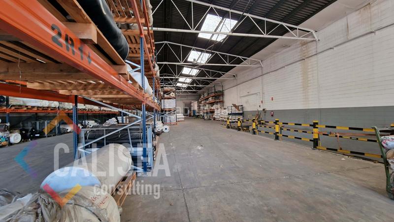 Foto d529aaad-5c07-4e42-b8bd-3342b39dd4f3. Alquiler nave industrial cantonera con muelle en Palau-solità i Plegamans