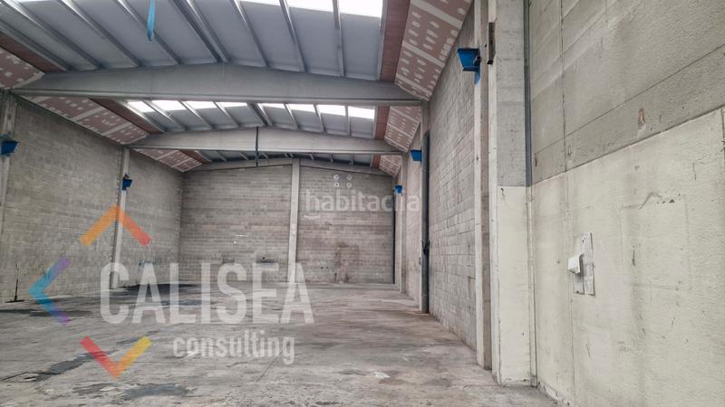 Foto 591f2c68-7b59-47c1-b626-361d0096fd60. Alquiler nave industrial en carrer del mas baiona 60 ideal almacén en Sabadell
