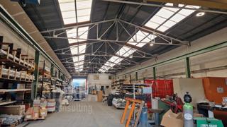 Fabrikhalle  Carrer de santiago rusiñol 19. Cantonera con puente grúa y amplio patio de 1650m2