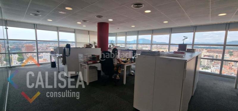 Foto b1fb575c-88cc-48e0-bdca-859bb0db9fc2. Rent office space in avinguda de francesc macià 60 in Sabadell