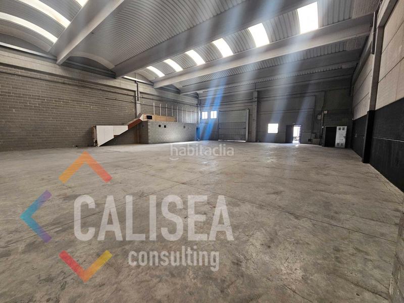 Foto 89024611-4ba3-49d3-a314-c2a820d06f57. Nau industrial a avinguda del vallès 81 a Can Parellada Terrassa