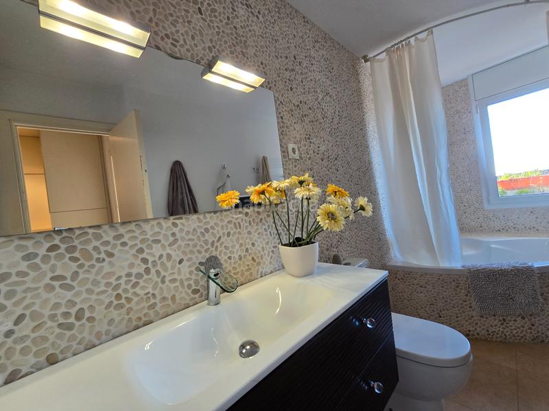 Foto 8179c7d0-430d-4989-8b12-44c297bf9868. Duplex con riscaldamento parcheggio in La Mallola Esplugues de Llobregat