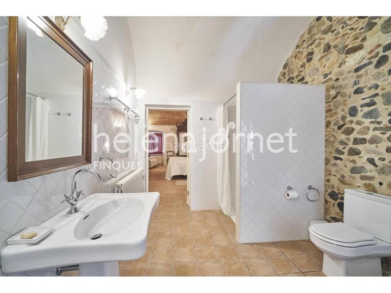 Foto 74618d30-e1d2-4701-bebb-e8168990e28b. Masía única y excepcional finca rústica de 132ha, con una masía totalmente reformada, una granja y un pantano. en Llagostera