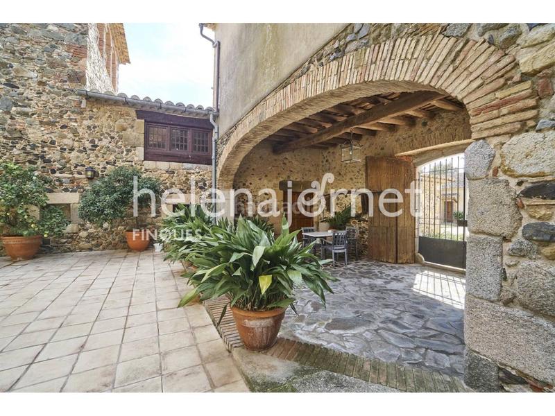 Foto 9480bfa3-5c32-4255-b7d0-2f557957804e. Masía única y excepcional finca rústica de 132ha, con una masía totalmente reformada, una granja y un pantano. en Llagostera