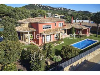 Casa  Mas dança. Fantástica y luminosa casa con jardín y piscina en santa cristin
