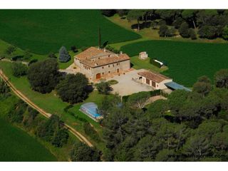 Masia en Cal parent-ollers 1. Esta magnífica masía está ubicada en ollers, un pueblecito a 8 k