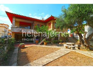 Maison  Calle ortiz de la vega. Maravillosa casa con jardín en el centro del pueblo