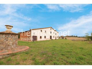 Masia a Niàgara Parc -Àgora Parc. Masía catalana con terreno de 7ha en tordera