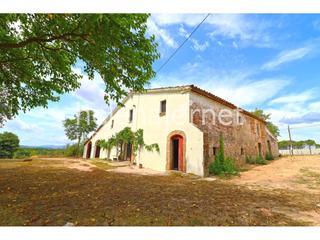 Masia  Veïnat de vallcanera. Masía catalana con terreno de 30ha muy cerca de sils