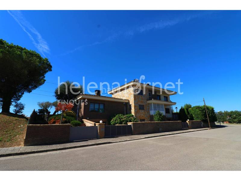 Foto d214f61b-11e6-47f0-a77d-de01caf11309. Maison avec chauffage parking piscine dans Sils