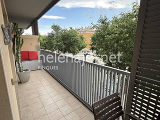 Miete Etagenwohnung  Calle montclar. Piso en mas balmanya con gran terraza y piscina comunitaria