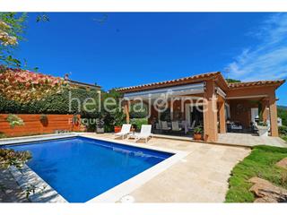 Casa  Remitger. Espectacular casa con vistas a mar de 372 m2 en la urbanización