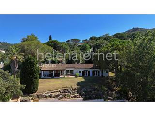 Casa  Roca alba. Espectacular casa de una sola planta en exclusiva ubicada en la