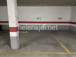 Location Parking voiture  Calle provenza. Plaza de aparcamiento de 12m2 en el centro de palamós