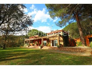 Casa a Volta de la mimosa 20. Espectacular casa con mucho encanto en la urbanización bell lloc