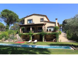 Maison  Mare de deu de montserrat. Casa con piscina privada en la urb. golf costa brava, en santa c